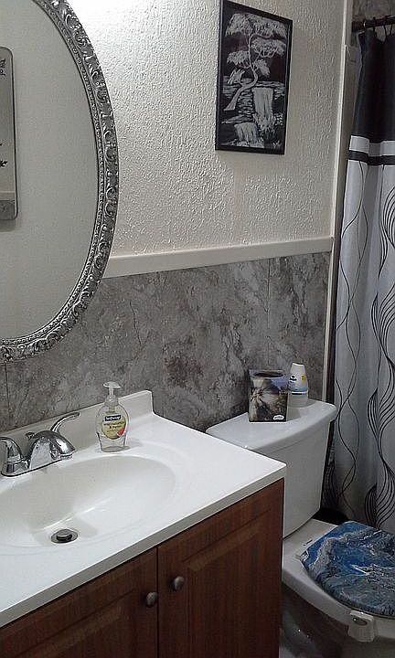 Guest bath with tub