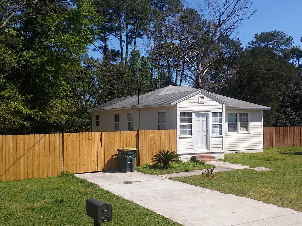 2nd image of 2537 Forest Blvd