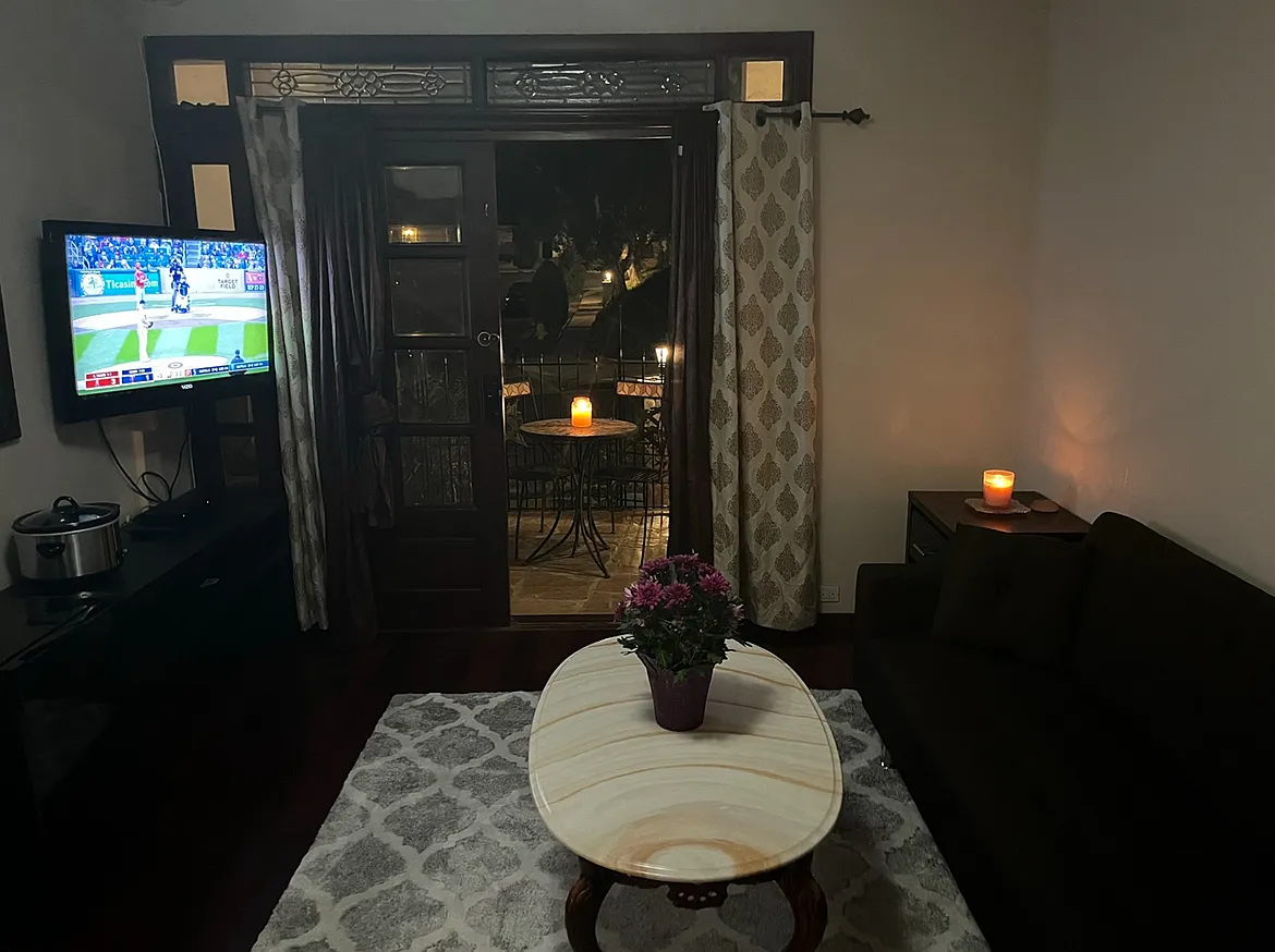 Ballinger St, Northridge — Photo 3