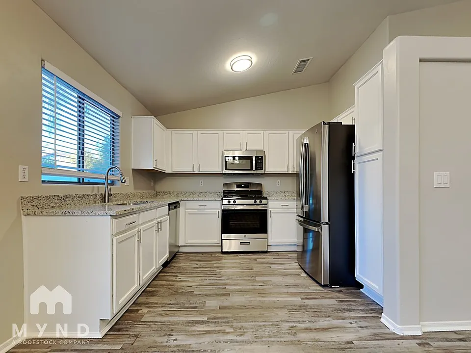 10740 W Mountain View Dr