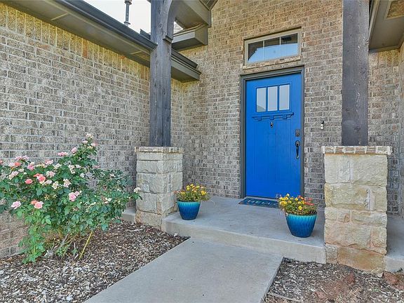 3rd image of 1208 N Wisteria Ter