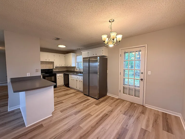 5240 Catalina St — Photo 4
