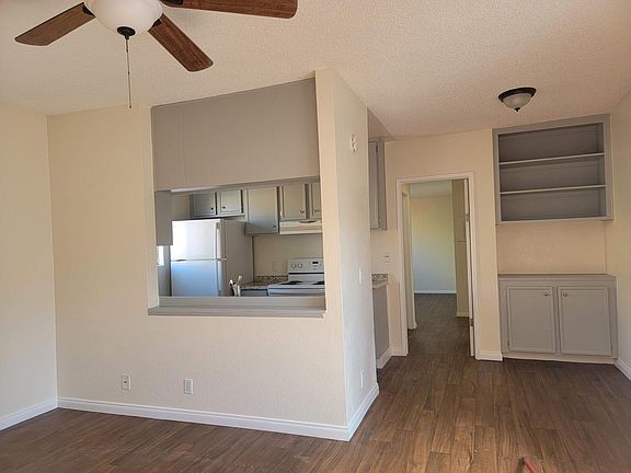 2nd image of 4074 Marlborough Ave #10