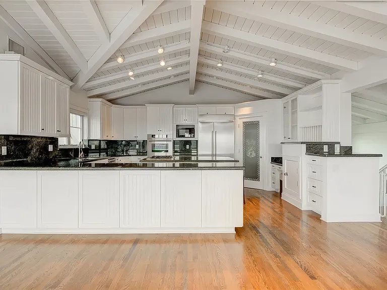 316 Highland Ave — Photo 13