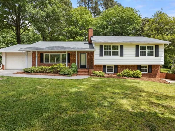 371 Shady Ln, Winston Salem, NC 27107