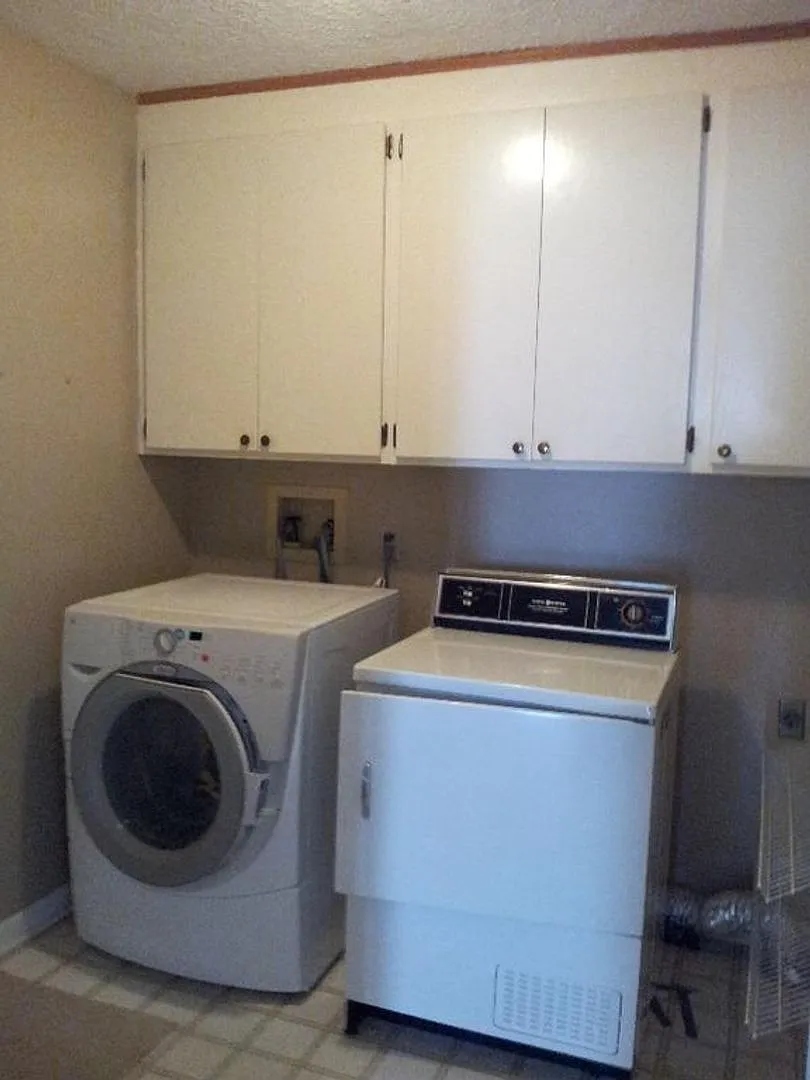 Woods Edge End Town Home with 2 Car Garage - Rent TBD — Photo 3