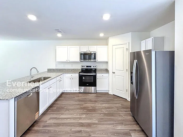 135 Flowering Cherry St — Photo 4