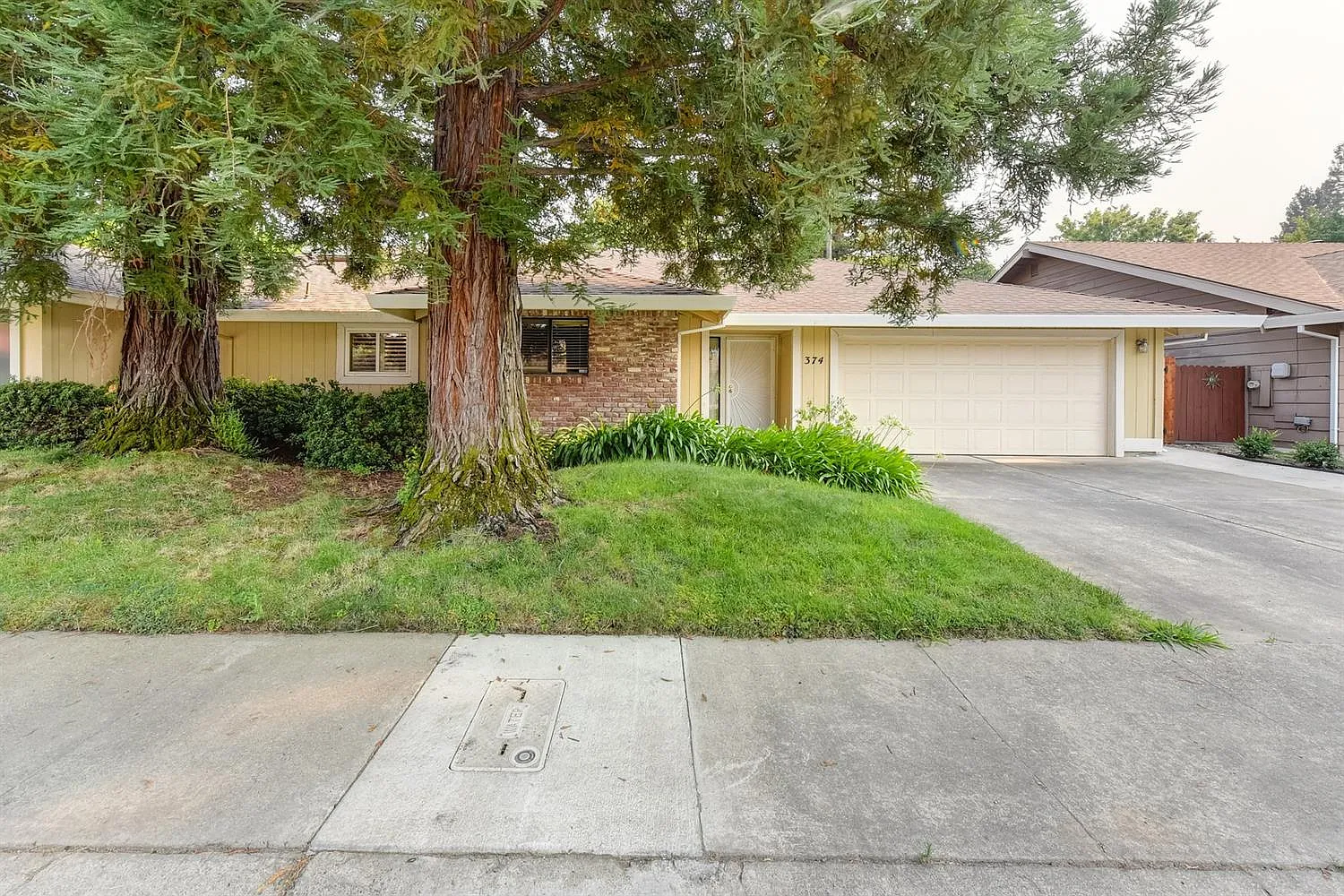 374 Rivertree Way photo 1