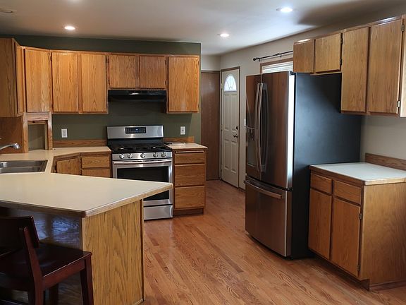 4th image of 1586 3rd St SE