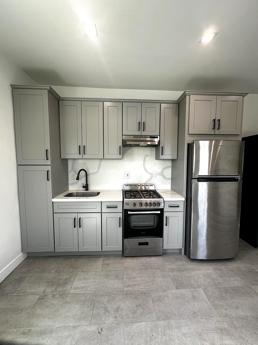 Building Photo - 7350 Beverly Blvd #10