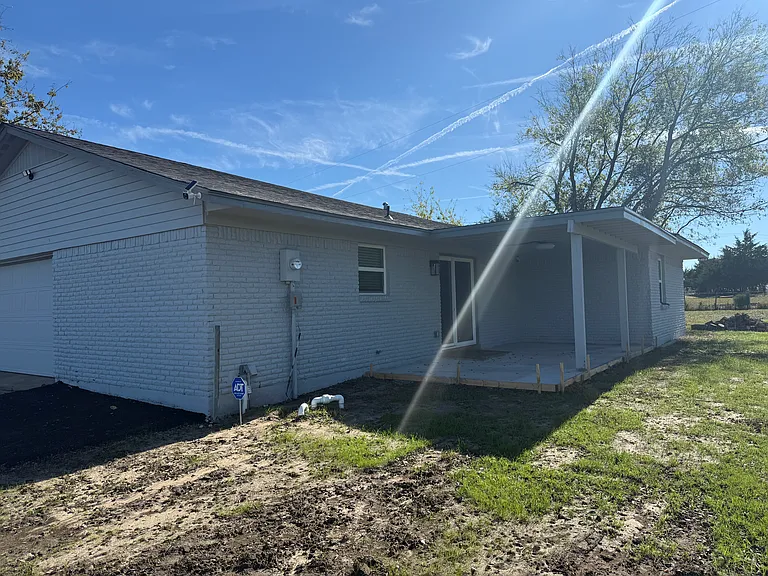 2631 FM 2736 — Photo 7