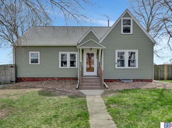 575 Washington St, Clatonia, NE 68328