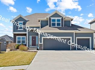 9400 N Revere Ave, Kansas City, MO 64154