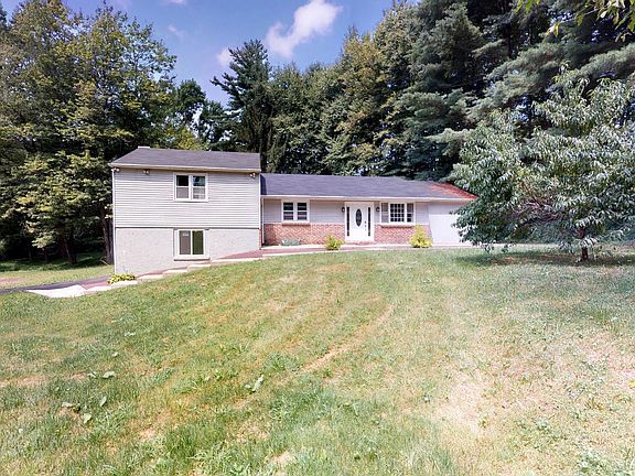 3rd image of 3 Springwood Ln