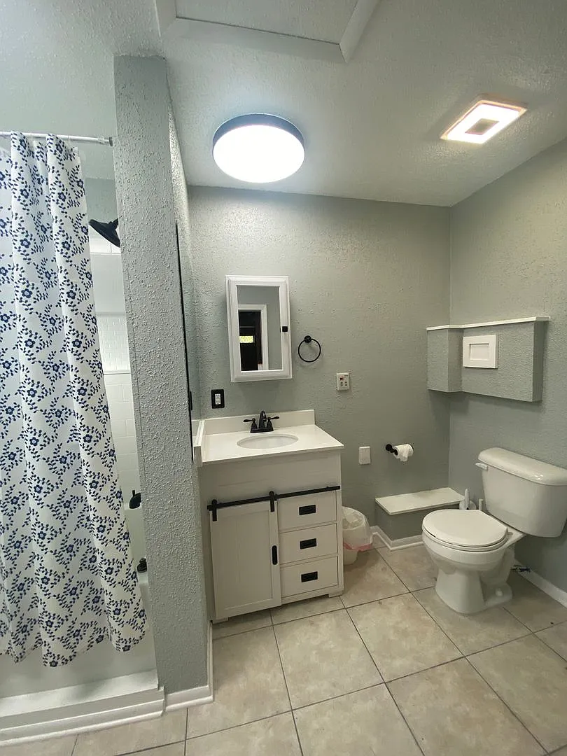Available Now 3 Bedroom 2 Bath Single Story — Photo 4