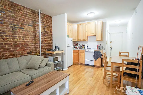 Rented by City Connections Realty | media 32