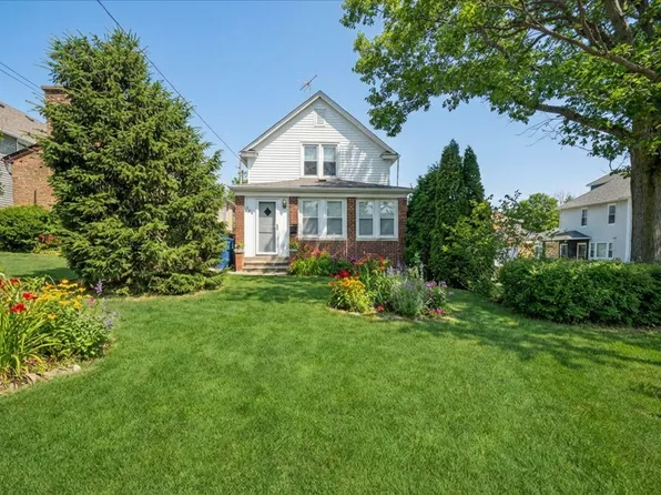 225 Burchell Ave, Highwood, IL 60040