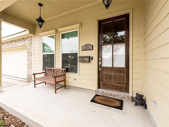 2nd image of 1421 Robert E Lee Blvd