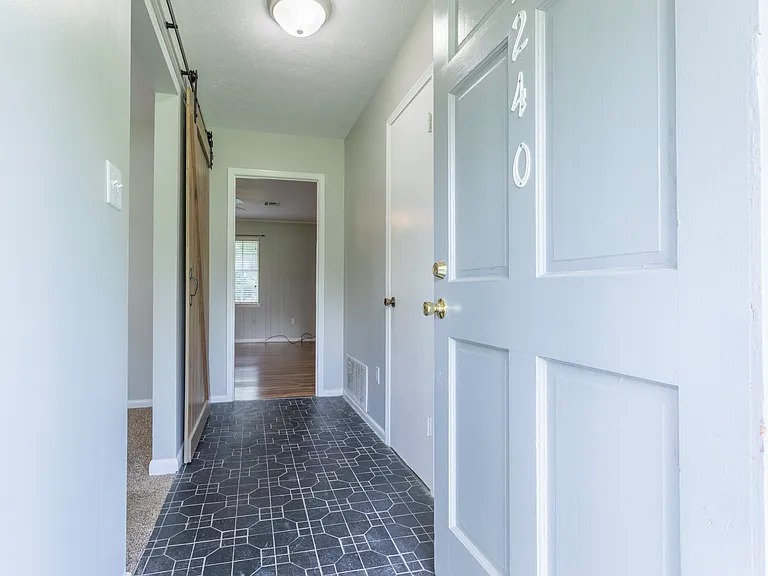 5240 Peachtree St — Photo 6