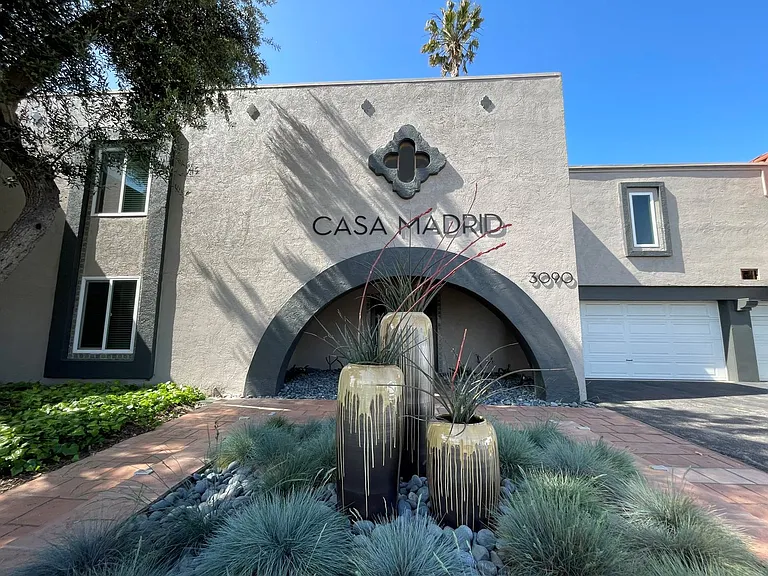 Casa Madrid Apartments — Photo 2