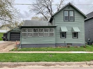 2344 N 9th St, Clinton, IA 52732