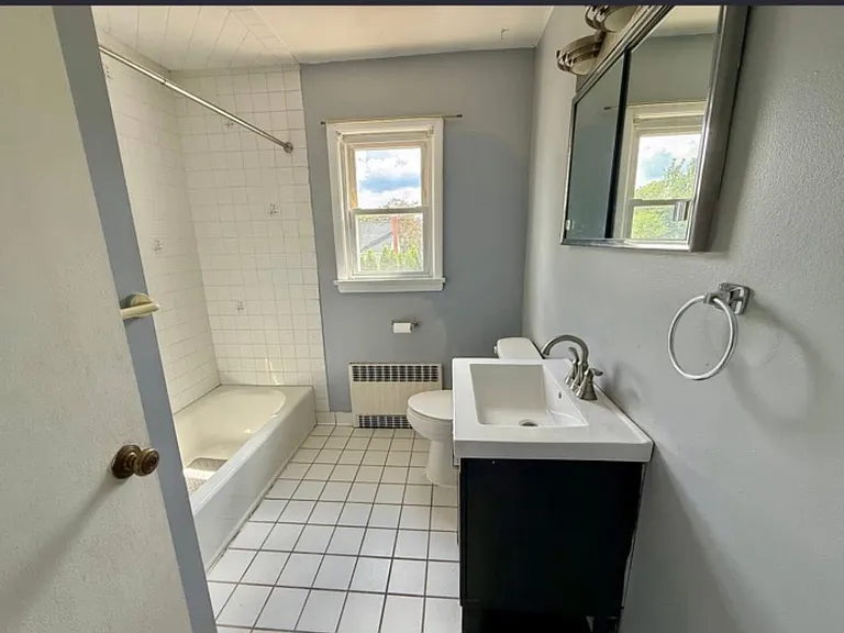 107 Warren St #2 — Photo 3