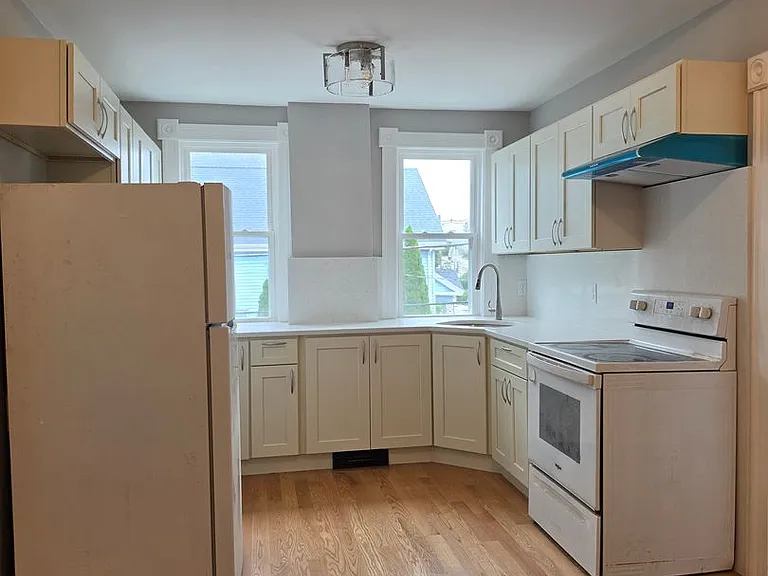17 Warren St — Photo 16