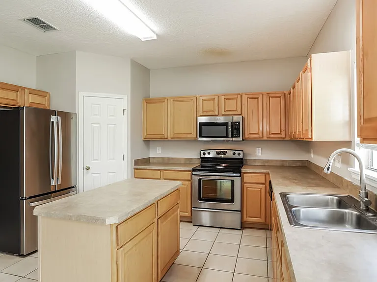 341 W Tropical Trce — Photo 9