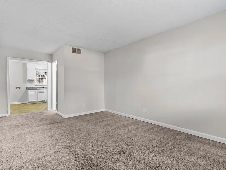 300 E McPherson Dr — Photo 3