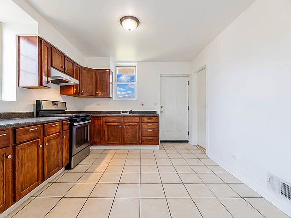 5th image of 12758 Wood St