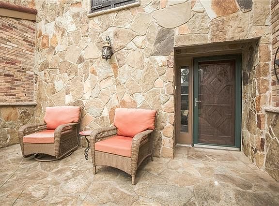 2nd image of 206 Oakmont Dr