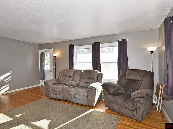 4th image of 608 W Grove St