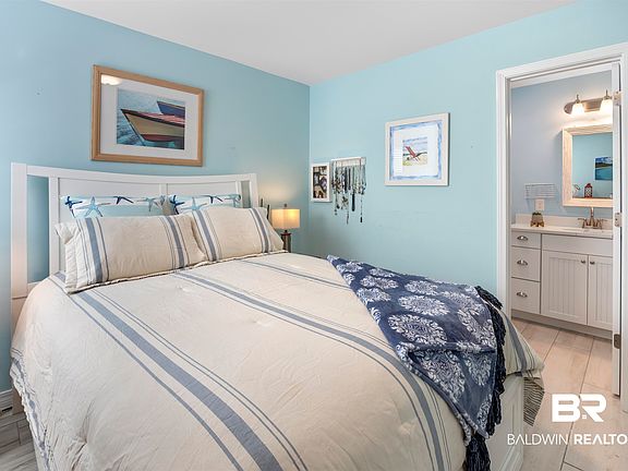 3rd image of 4807 Bay Cir