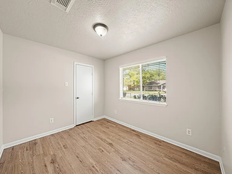 12602 Folkcrest Way #B — Photo 10