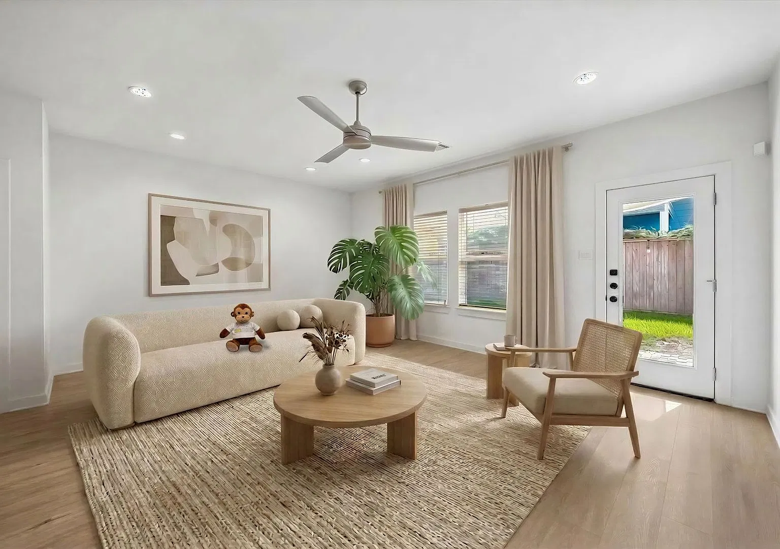 Move-in Ready home in Northside for Lease! — Photo 1