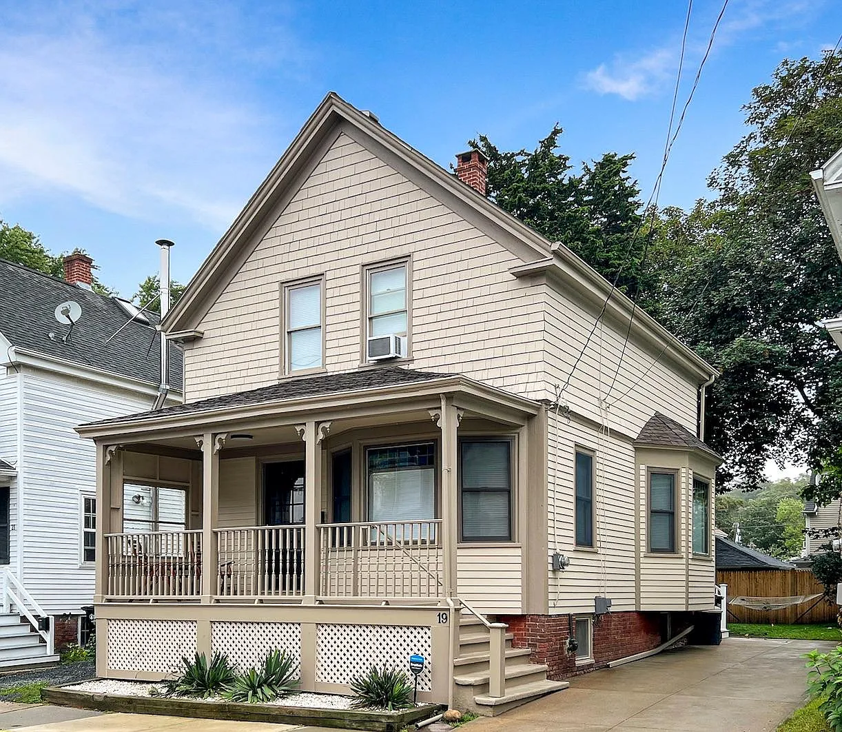 3 bed, 1.5 bath, 1225 sqft, $3,800 — Photo 1