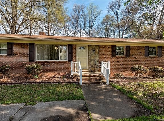 2nd image of 3102 McLaughlin Ln