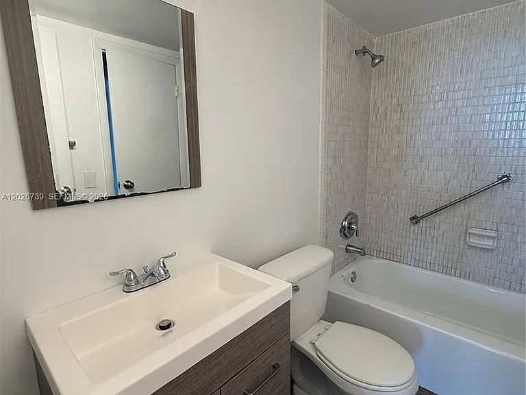 16465 NE 22nd Ave #610 — Photo 6