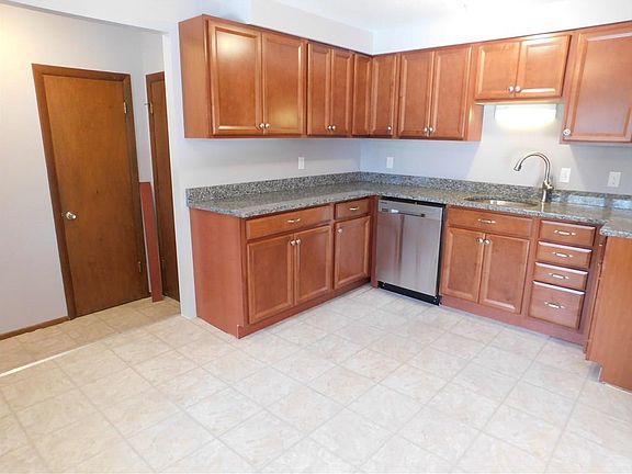 3rd image of 166 Greenslitt Ave