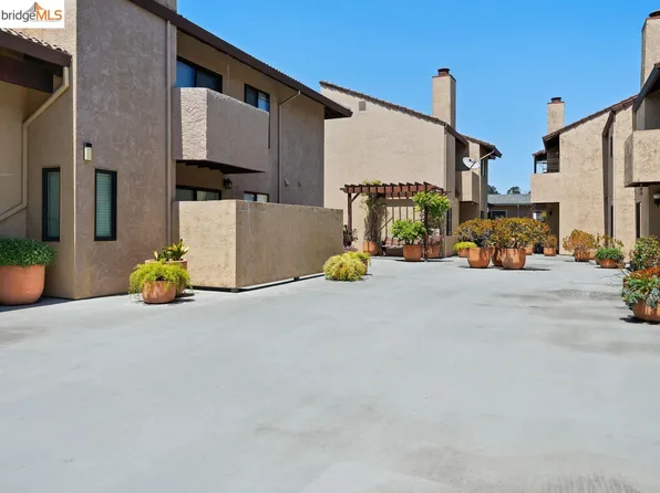 2830 21st St APT 14, San Pablo, CA 94806