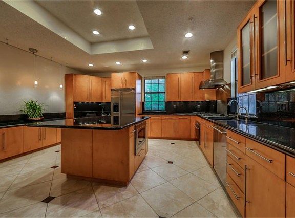 4th image of 1210 Sugar Creek Blvd