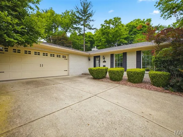 43 Clover Dr, Belleville, IL 62221