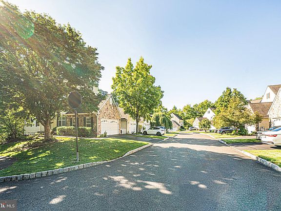4th image of 1153 Harrogate Way