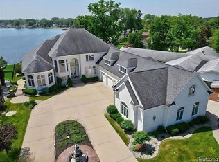 2571 N Long Lake Rd, Fenton, MI 48430