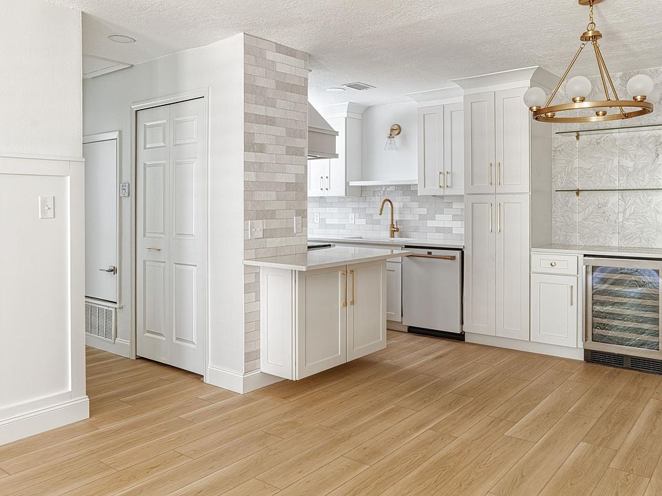 1st image of 3108 Plaza Terrace Dr #3108