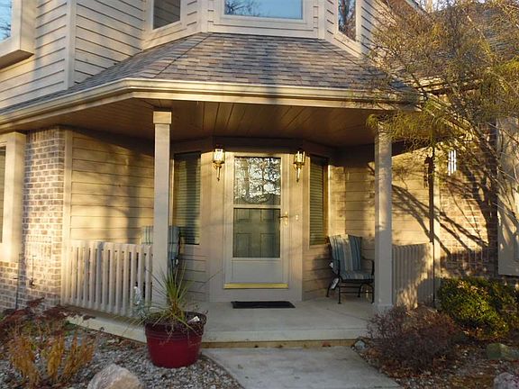 2nd image of 1553 Wexford Ct