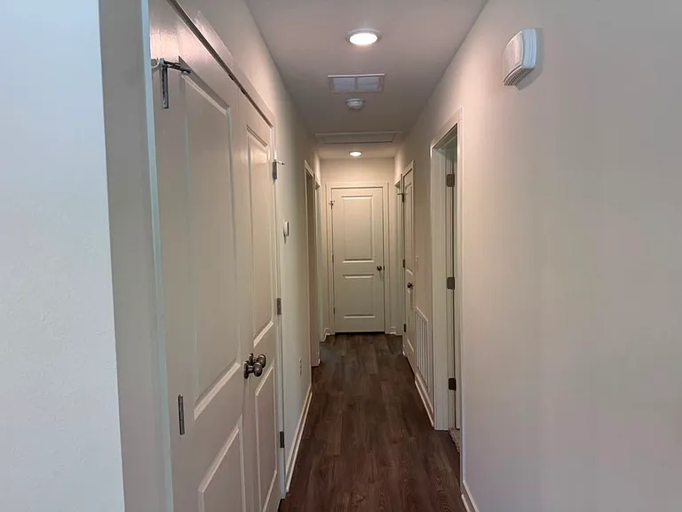 190 E Iris Ln — Photo 6