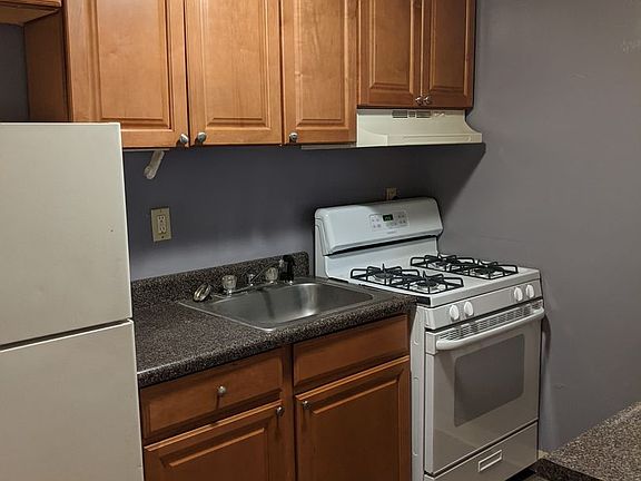 5th image of 130 Parkfield St APT 2