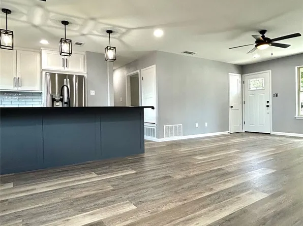 183 Oakland St, Graham, TX 76450