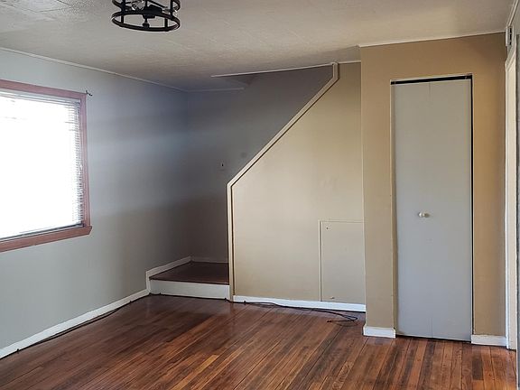 5th image of 32151 Genessee St